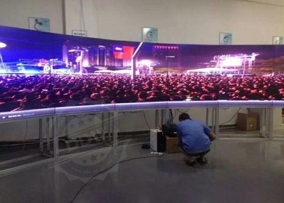 65 "Kavisli Video Duvar 500 Nits 1080 p Yüksek Çözünürlüklü 3.5mm Snarrow Bezel DDW-LW650HN11