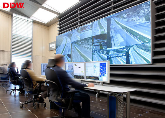 Parlama Önleyici Kontrol Odası Perakende Merkezi için Samsung 3x4 Video Wall 16M Renkli görüntüler