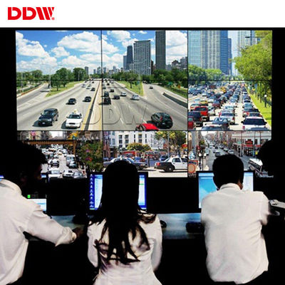 Kapalı Sergi Ekran Renk Derinliği 32bit / Piksel için 4K VGA PC Video Duvar Denetleyicisi 2x2